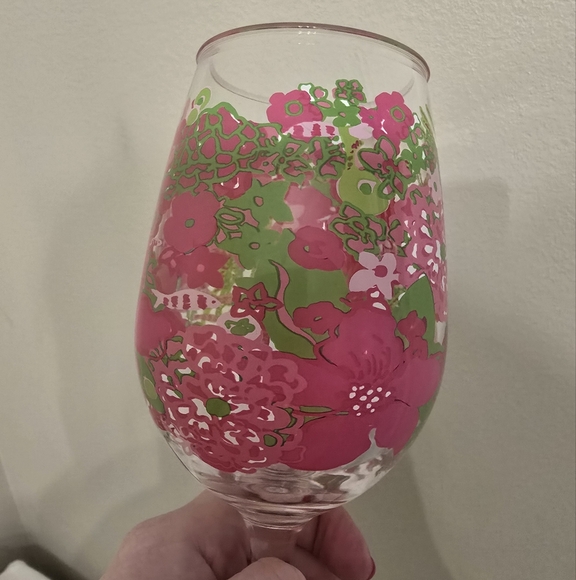 Lilly Pulitzer Acrylic Floral Wine Glasses In "Rose Garden" Pattern - Picture 3 of 5